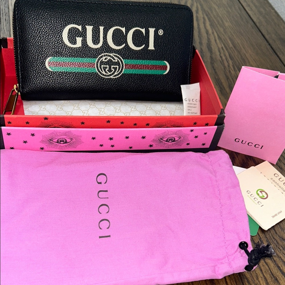 Gucci Black Long Zipper Wallet  model #496317 comes with dustbag/box/cards